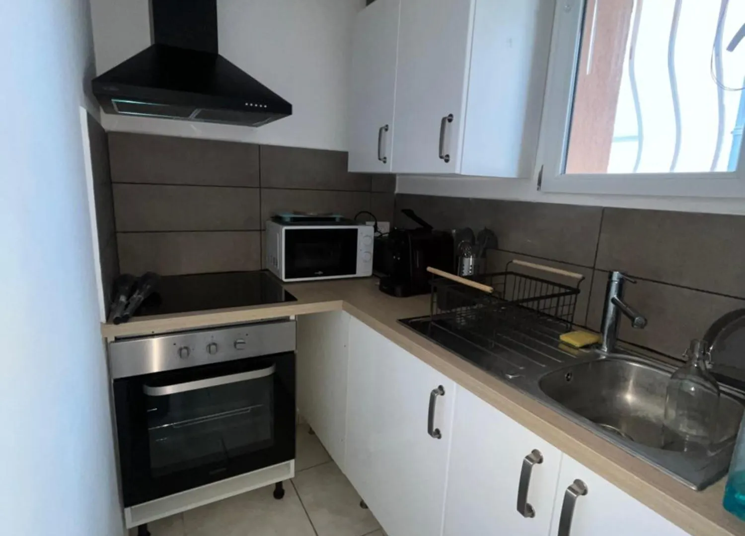 Charmant Bas De Villa Avec Terrasse A Proximite De La Plage Et Du Port Carqueiranne France