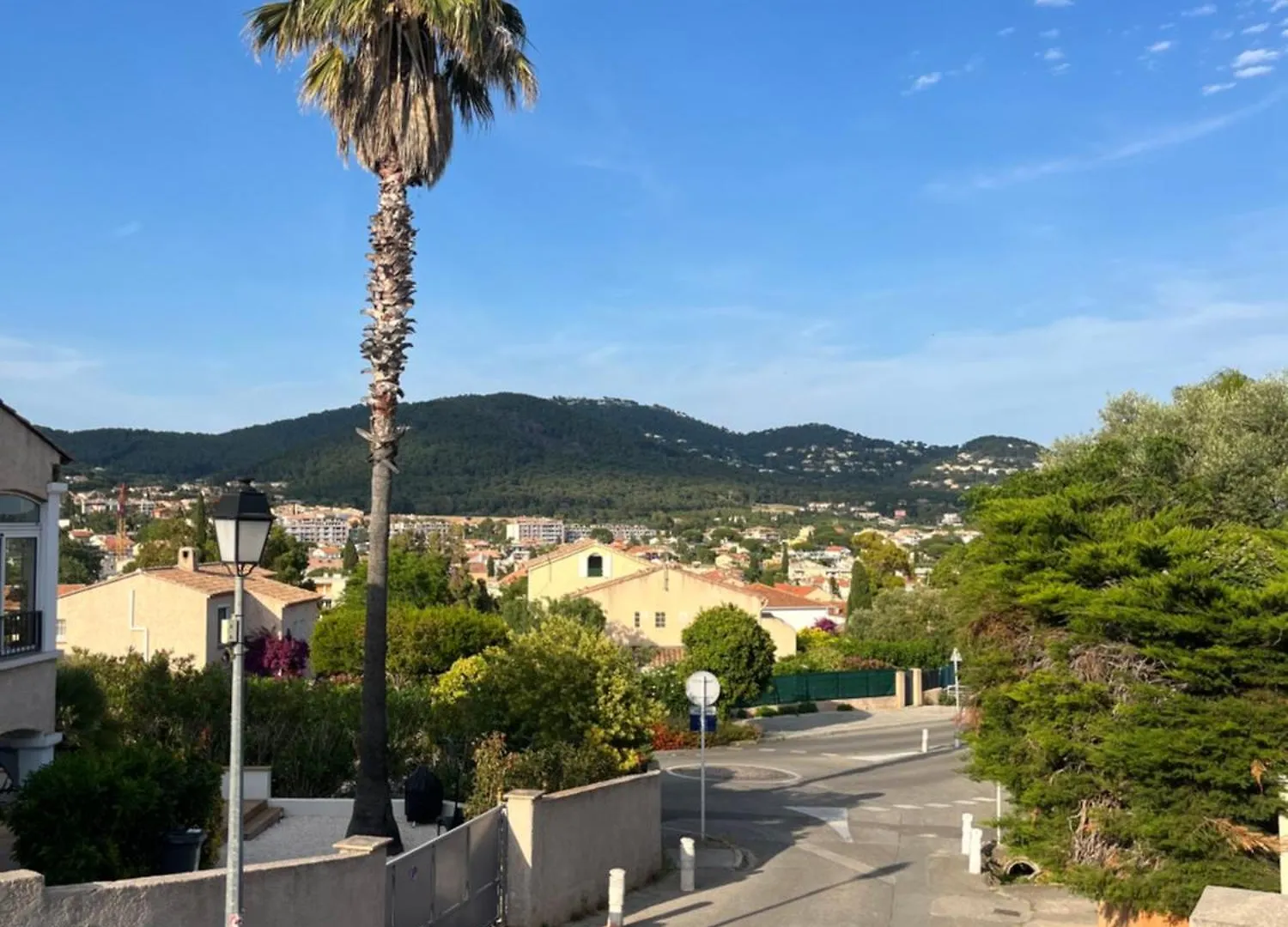Charmant Bas De Villa Avec Terrasse A Proximite De La Plage Et Du Port Carqueiranne