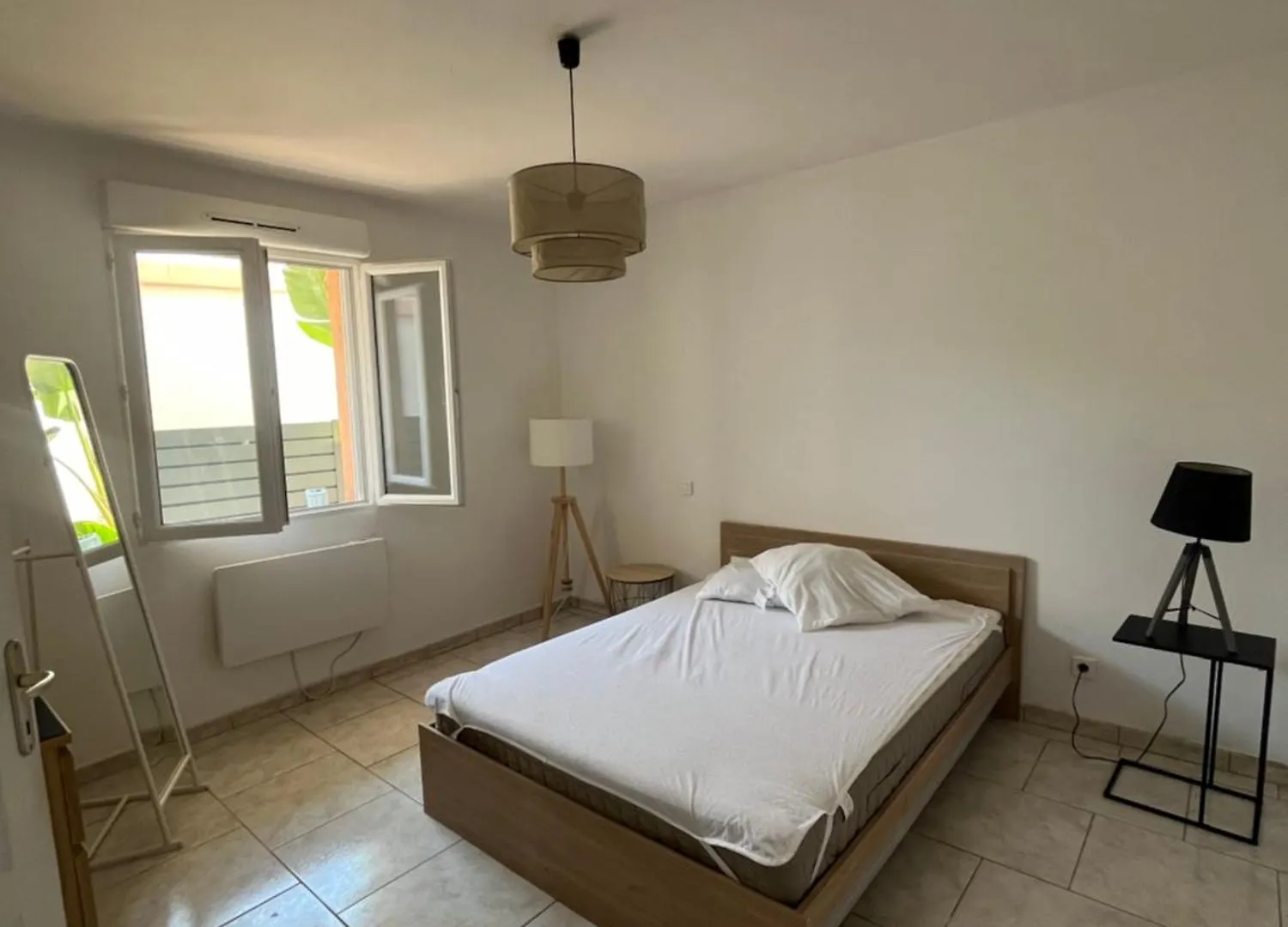 Charmant Bas De Villa Avec Terrasse A Proximite De La Plage Et Du Port Carqueiranne