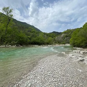 Camping Les Fines Roches Roquesteron